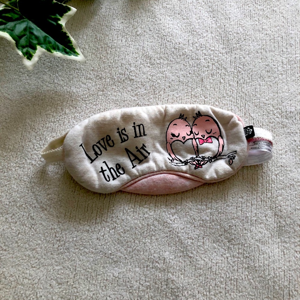 Free add on La vie en rose sleep eye mask
